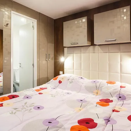 Mobile Homes - Fkk Nudist Solaris 假日公园 Tar-Vabriga